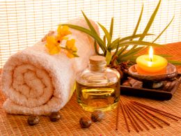 Aromatherapy bath oil